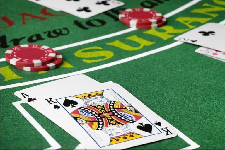 Antarmuka permainan Sic Bo Dadu di aplikasi mobile kuya 4d dengan dealer live